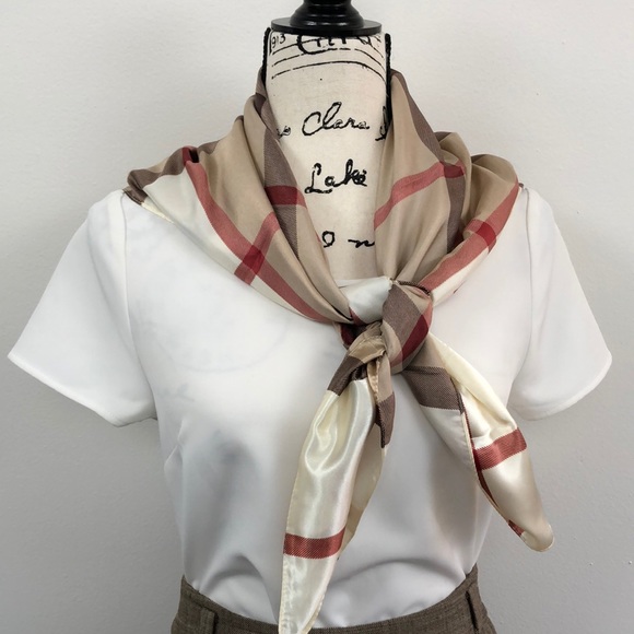 Accessories - 💕Beautiful Silk Scarf💕